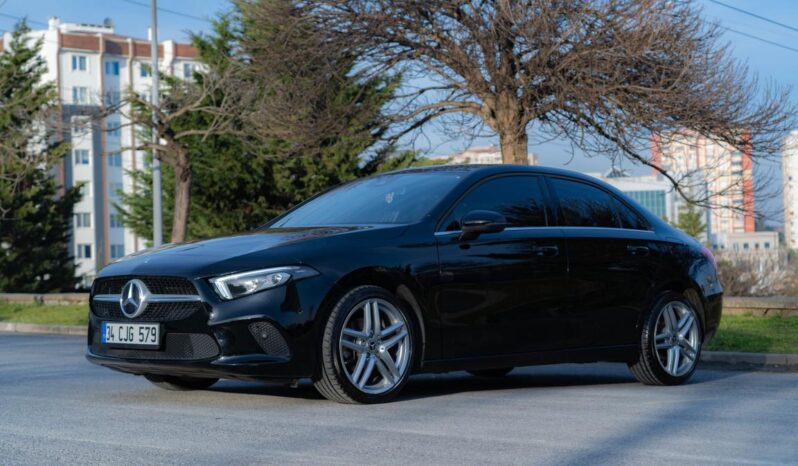 
								Mercedes A180 black edition full									