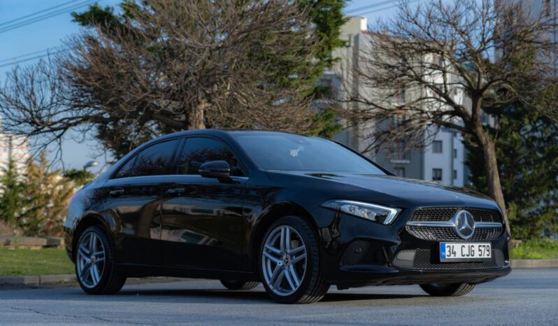 
								Mercedes A180 black edition full									
