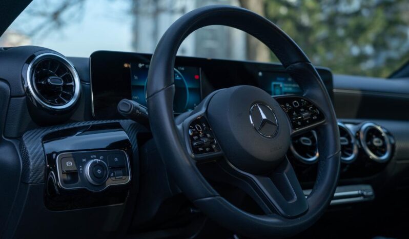 
								Mercedes A180 black edition full									