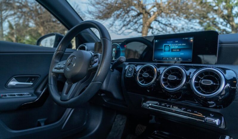 
								Mercedes A180 black edition full									