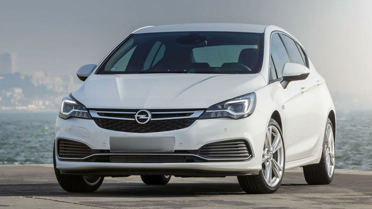Opel Astra 2019 white