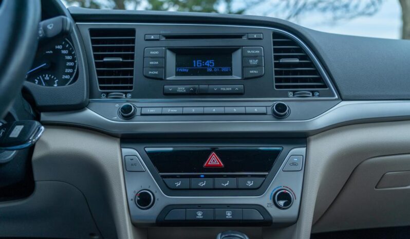 ‏Elantra 2018 white full