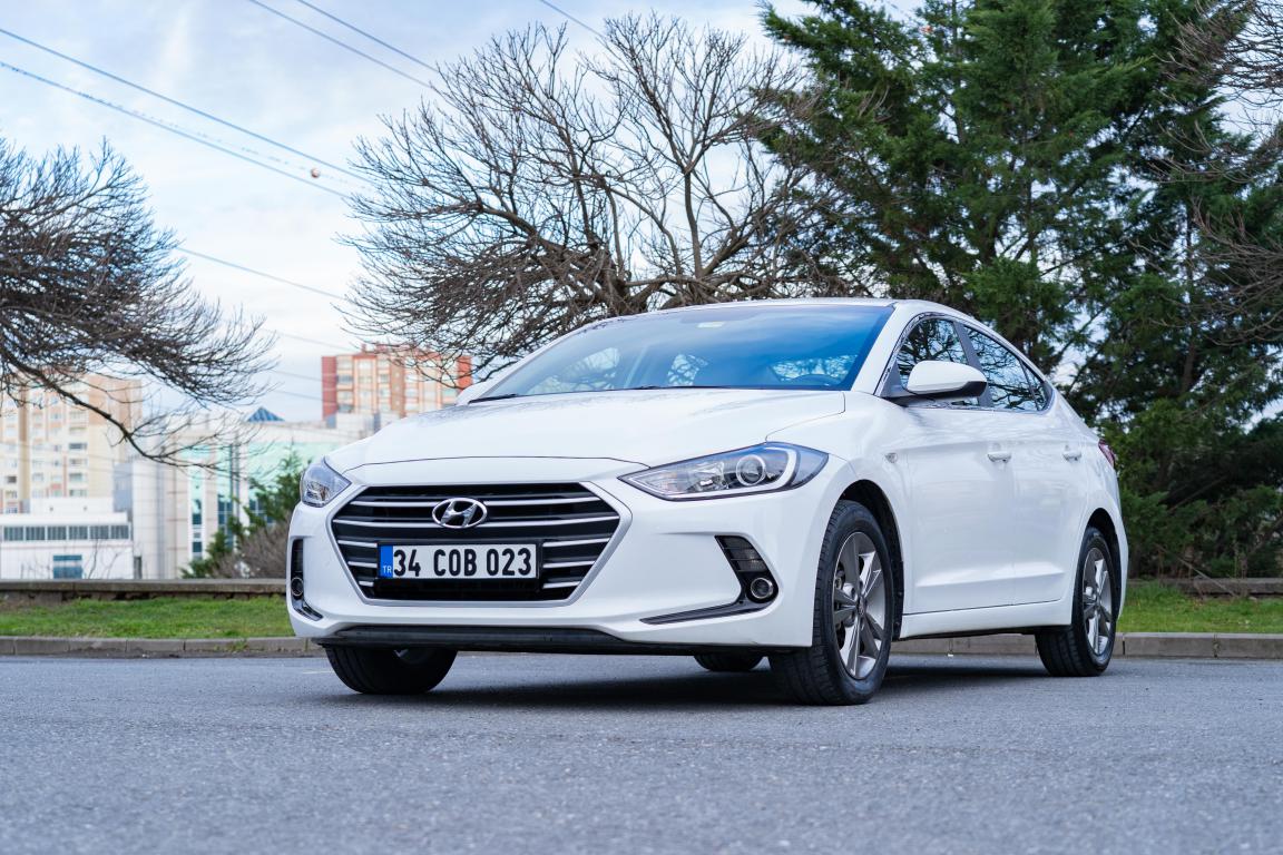‏Elantra 2018 white