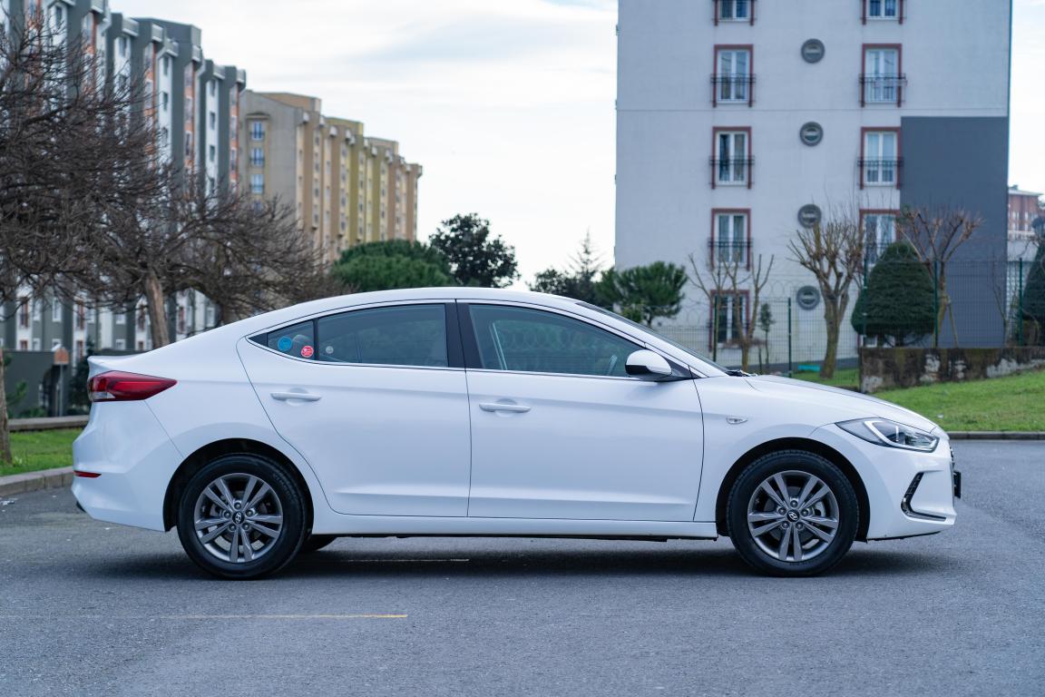 ‏Elantra 2018 white