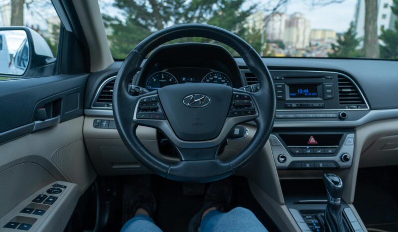 ‏Elantra 2018 white full