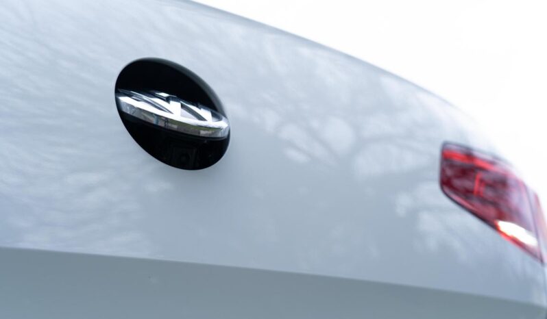 
								‏Passat 2020 white full									