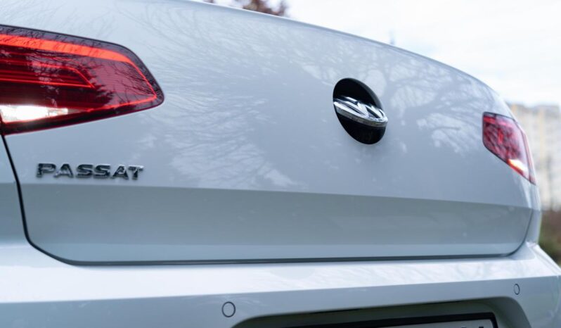 
								‏Passat 2020 white full									